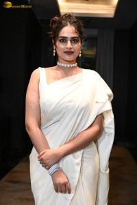 actress Ayesha Khan beautiful in a white saree