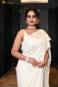 actress Ayesha Khan beautiful in a white saree