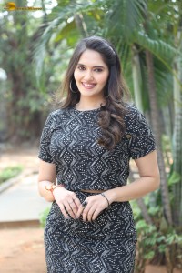actress ayraa hot photoshoot in a black dress