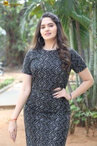 actress ayraa hot photoshoot in a black dress