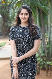 actress ayraa hot photoshoot in a black dress
