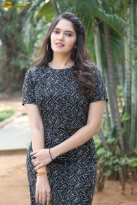 actress ayraa hot photoshoot in a black dress