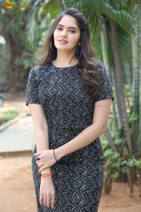 actress ayraa hot photoshoot in a black dress