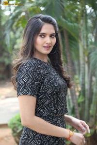 actress ayraa hot photoshoot in a black dress