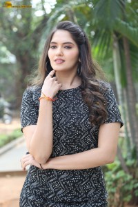 actress ayraa hot photoshoot in a black dress