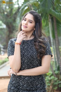 actress ayraa hot photoshoot in a black dress