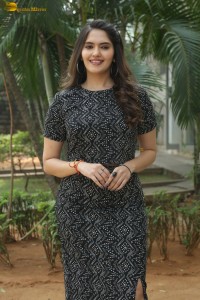 actress ayraa hot photoshoot in a black dress