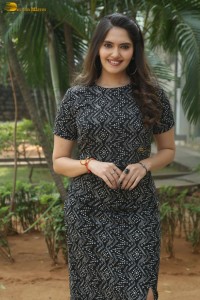 actress ayraa hot photoshoot in a black dress