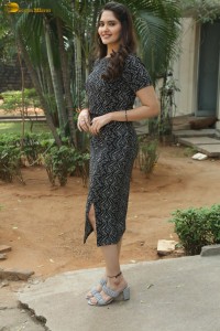 actress ayraa hot photoshoot in a black dress