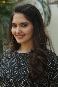 actress ayraa hot photoshoot in a black dress