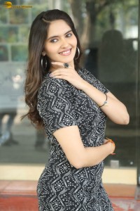 actress ayraa hot photoshoot in a black dress