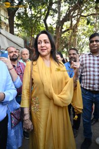Celebrities including Hema Malini, Bhagyashree, Shraddha Kapoor, Tushar Kapoor, and Rakesh Roshan cast votes in BMC election 2026