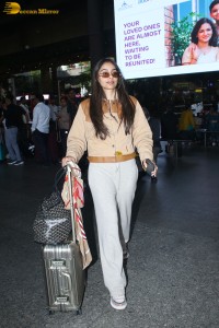 Indian actress Banita Sandhu stylish looks at mumbai airport