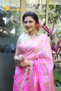 Indian Actress Bhagyashree posing in a Pink Saree