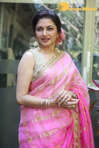 Indian Actress Bhagyashree posing in a Pink Saree