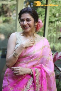 Indian Actress Bhagyashree posing in a Pink Saree