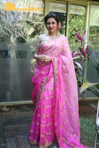 Indian Actress Bhagyashree posing in a Pink Saree