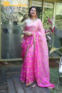 Indian Actress Bhagyashree posing in a Pink Saree