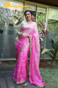 Indian Actress Bhagyashree posing in a Pink Saree