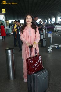 actress bhagyashree cute in a pink and orange salwar dress
