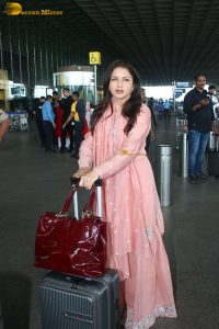actress bhagyashree cute in a pink and orange salwar dress