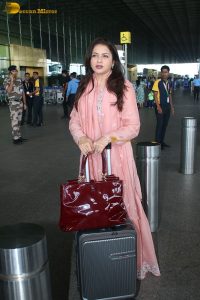 actress bhagyashree cute in a pink and orange salwar dress