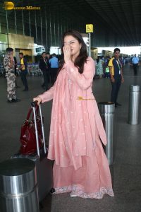 actress bhagyashree cute in a pink and orange salwar dress