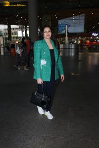 maine pyaar kiya actress bhagyashree seen at mumbai airport