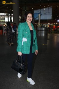 maine pyaar kiya actress bhagyashree seen at mumbai airport