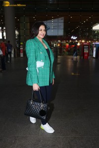 maine pyaar kiya actress bhagyashree seen at mumbai airport