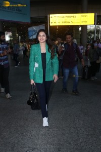 maine pyaar kiya actress bhagyashree seen at mumbai airport