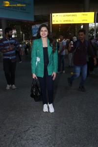 maine pyaar kiya actress bhagyashree seen at mumbai airport