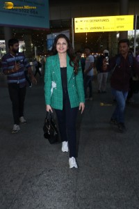 maine pyaar kiya actress bhagyashree seen at mumbai airport