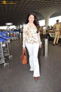 bollywood actress bhagyashree spotted at the airport