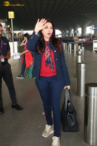 actress bhagyashree beautiful in jeans jacket