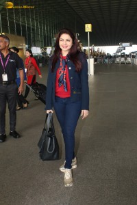 actress bhagyashree beautiful in jeans jacket