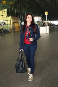 actress bhagyashree beautiful in jeans jacket