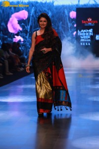 Actress Bhagyashree in a black saree at lakme fashion week 2022