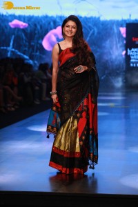 Actress Bhagyashree in a black saree at lakme fashion week 2022
