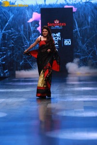 Actress Bhagyashree in a black saree at lakme fashion week 2022
