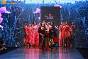 Actress Bhagyashree in a black saree at lakme fashion week 2022