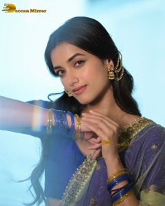 actress bhagyashri borse sexy in a saree