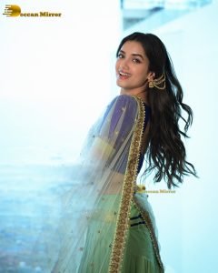 actress bhagyashri borse sexy in a saree