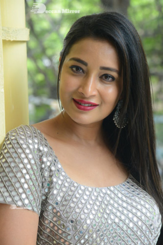 Telugu Actress Bhanu Sri photoshoot in a grey dress