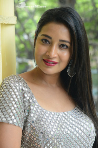 Telugu Actress Bhanu Sri photoshoot in a grey dress