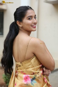 actress Bhavana Vazhapandal ravishing looks in a gold color saree