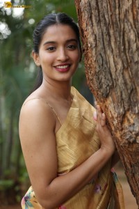 actress Bhavana Vazhapandal ravishing looks in a gold color saree