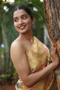 actress Bhavana Vazhapandal ravishing looks in a gold color saree