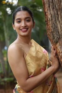 actress Bhavana Vazhapandal ravishing looks in a gold color saree