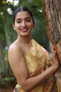 actress Bhavana Vazhapandal ravishing looks in a gold color saree